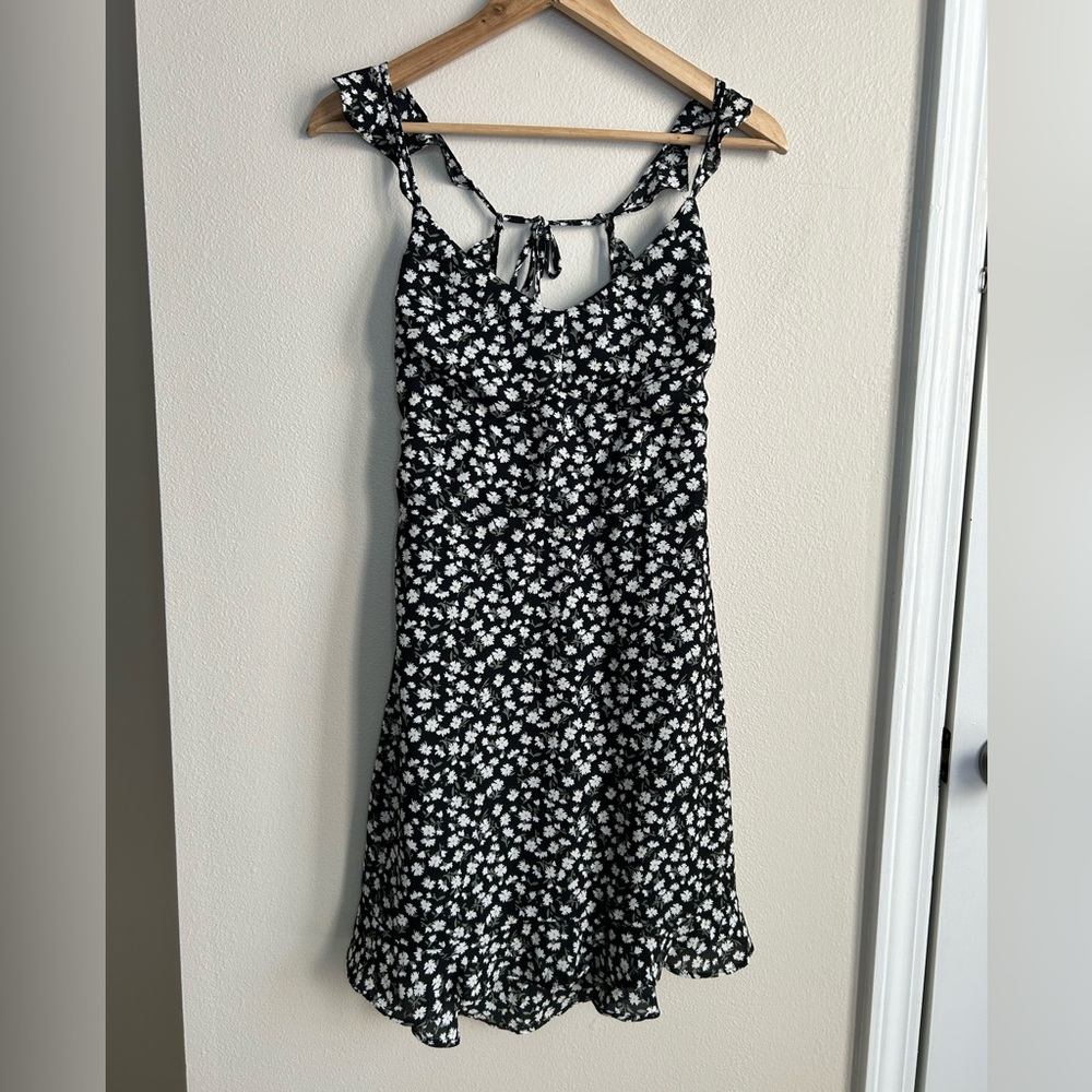 Abercrombie and Fitch Floral Black and White Ruffle Open Back Mini Dress Size MT